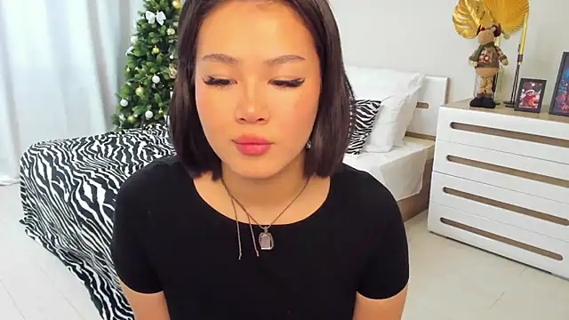 Brunette Charm online show from December 18, 2025, 11:14 am