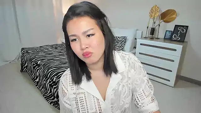 Snapshot of Brunette_Charm chatting on May 31, 2026, 4:24 pm Brunette Charm online show from May 31, 2026, 4:24 pm