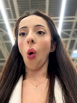 Snapshot of YeaLina chatting on December 14, 2025, 10:32 am YeaLina online show from December 14, 2025, 10:32 am