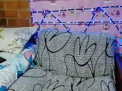 LunaVinxxen online show from March 7, 2026, 7:04 am