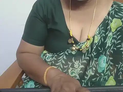 Snapshot of Tamil_divyaa_ chatting on December 15, 2025, 7:03 am Tamil divyaa online show from December 15, 2025, 7:03 am