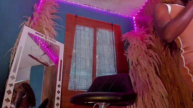 Snapshot of Ebano_morein chatting on December 16, 2025, 8:13 pm Ebano morein online show from December 16, 2025, 8:13 pm