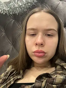 Snapshot of Nicole_Loving chatting on December 14, 2025, 11:10 pm Nicole Loving online show from December 14, 2025, 11:10 pm