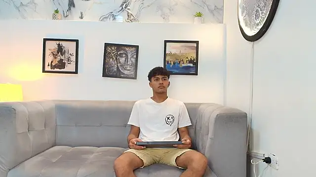 DIAMOND BLACKS online show from February 1, 2026, 7:17 am