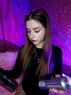 Snapshot of BitterPeach chatting on February 8, 2026, 8:28 pm BitterPeach online show from February 8, 2026, 8:28 pm