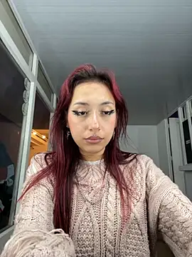 Snapshot of HoneyRed3 chatting on December 16, 2025, 4:28 am HoneyRed3 online show from December 16, 2025, 4:28 am