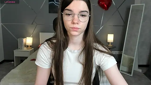 miss  evelyne online show from February 24, 2026, 1:17 am