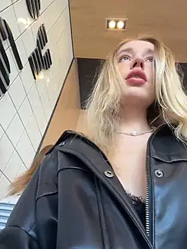 Snapshot of sssativa_more chatting on May 6, 2026, 2:15 am sssativa more online show from May 6, 2026, 2:15 am