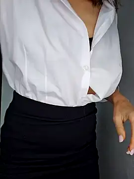 Lovebackground online show from October 14, 2025, 8:37 am