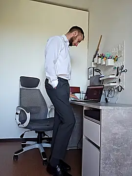 Lovebackground online show from September 23, 2025, 8:10 am