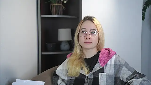 Snapshot of KenaLeski chatting on December 14, 2025, 6:08 am KenaLeski online show from December 14, 2025, 6:08 am