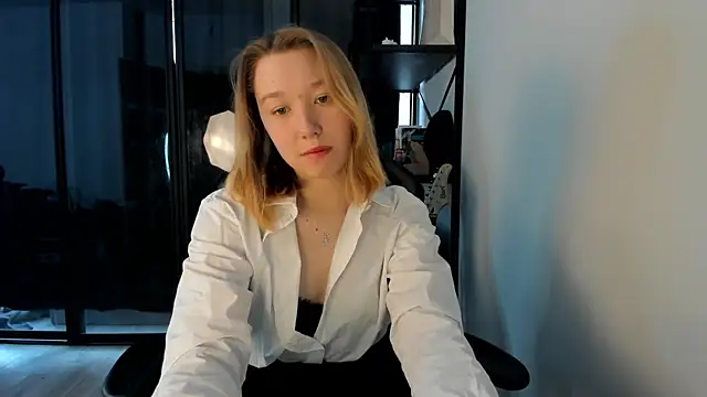 Agatha Mayson online show from February 6, 2026, 6:09 am