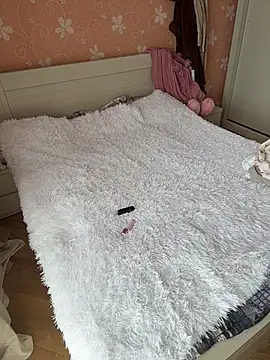 SilkyMira online show from April 8, 2026, 9:33 am