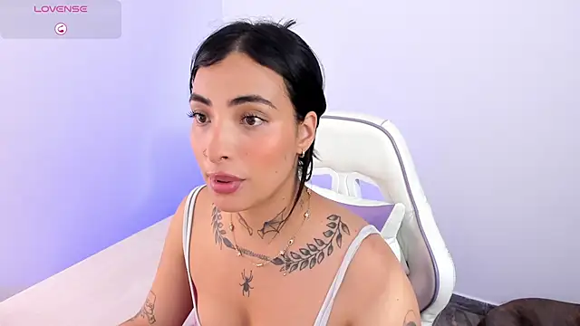 Snapshot of emmi_11 chatting on July 7, 2026, 12:35 am emmi 11 online show from July 7, 2026, 12:35 am