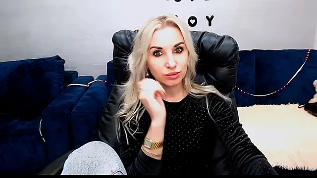 Snapshot of Hanna--Sweet chatting on December 16, 2025, 11:36 am Hanna--Sweet online show from December 16, 2025, 11:36 am