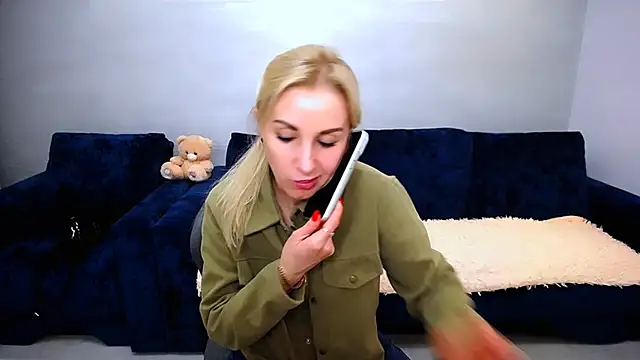 Snapshot of Hanna--Sweet chatting on May 17, 2026, 3:23 pm Hanna--Sweet online show from May 17, 2026, 3:23 pm