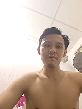 kaykayyy 23 online show from April 22, 2026, 10:33 am