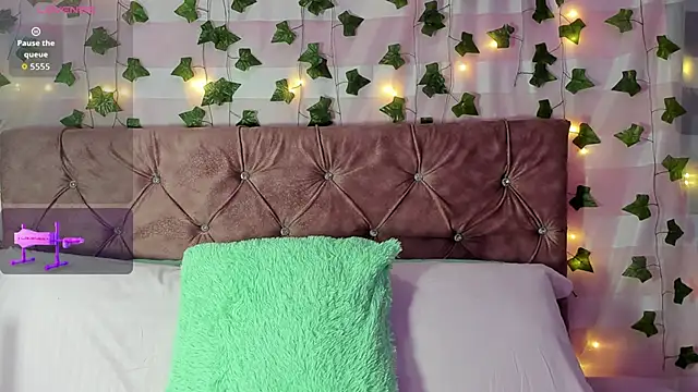 Ayla-marttinez online show from March 14, 2026, 1:33 am