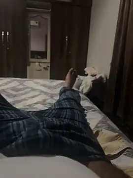 Night outcam online show from February 12, 2026, 6:07 pm