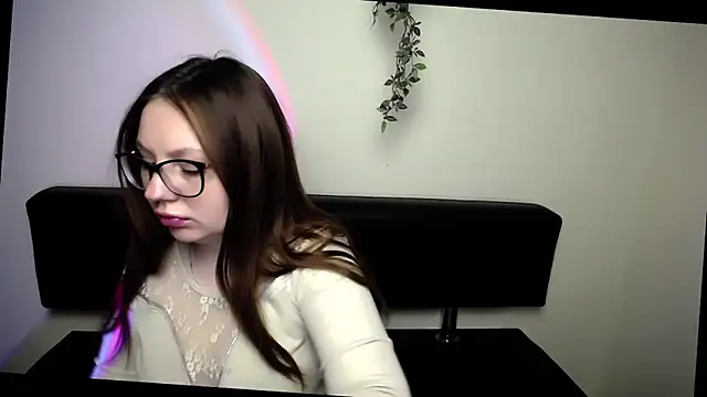 LiliaErmi online show from April 21, 2026, 6:09 am