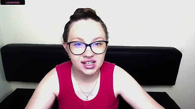 LiliaErmi online show from June 26, 2026, 6:08 am
