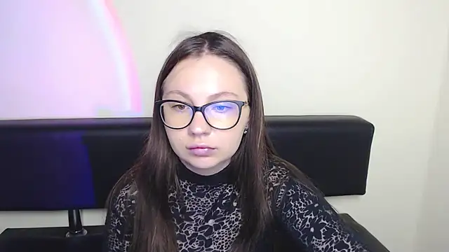 LiliaErmi online show from June 18, 2026, 6:34 am