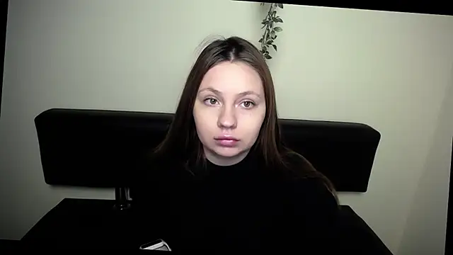 LiliaErmi online show from April 7, 2026, 5:53 am