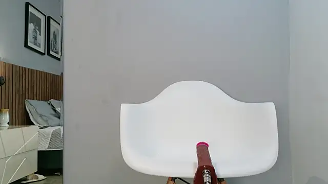 Mia Bellefort online show from April 16, 2026, 9:39 pm