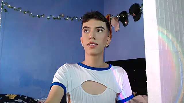 Juan Gomezz26 online show from July 13, 2026, 9:14 pm
