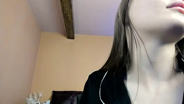 Amber-Tender online show from April 21, 2026, 5:08 pm