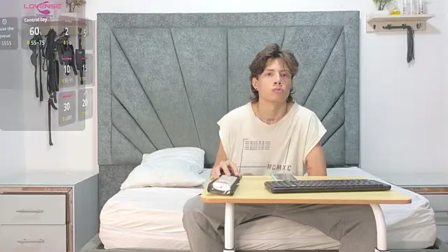 Snapshot of LoganRyder_OS chatting on December 15, 2025, 6:41 am LoganRyder OS online show from December 15, 2025, 6:41 am