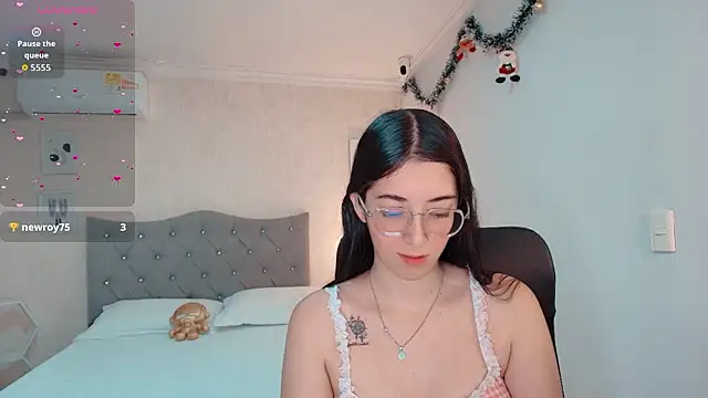 emmalove doll online show from February 10, 2026, 11:20 am