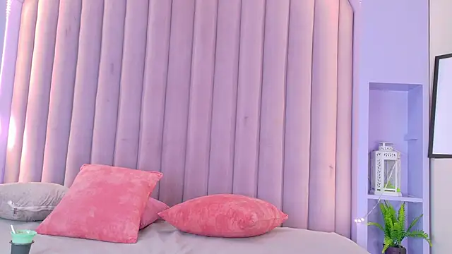 Miia Anderson online show from April 9, 2026, 12:00 pm