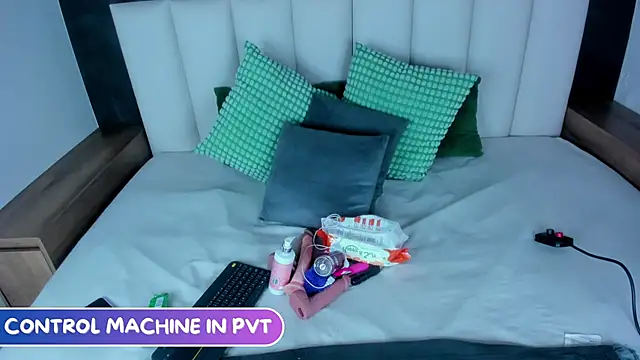 Miia Anderson online show from April 4, 2026, 12:34 pm