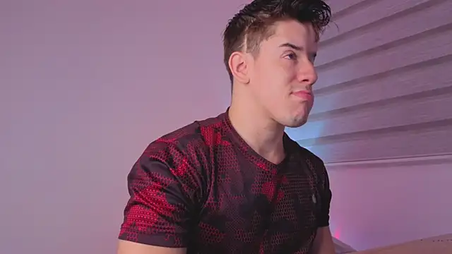 maxxcooper1 online show from December 17, 2025, 3:33 am