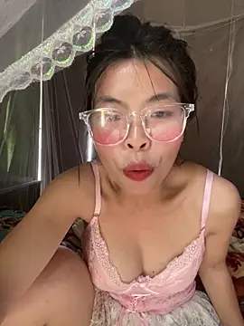 Snapshot of lux-su chatting on May 18, 2026, 4:18 am lux-su online show from May 18, 2026, 4:18 am