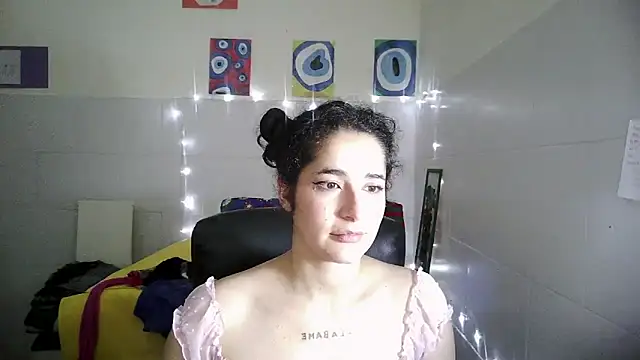 caramel-hotty online show from December 15, 2025, 12:49 am