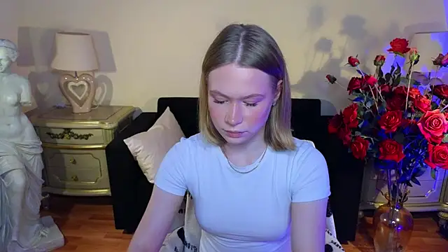 Snapshot of RebeccaLewis chatting on December 16, 2025, 11:25 am RebeccaLewis online show from December 16, 2025, 11:25 am