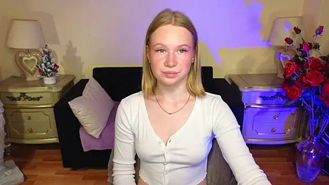 Snapshot of RebeccaLewis chatting on December 17, 2025, 11:37 am RebeccaLewis online show from December 17, 2025, 11:37 am