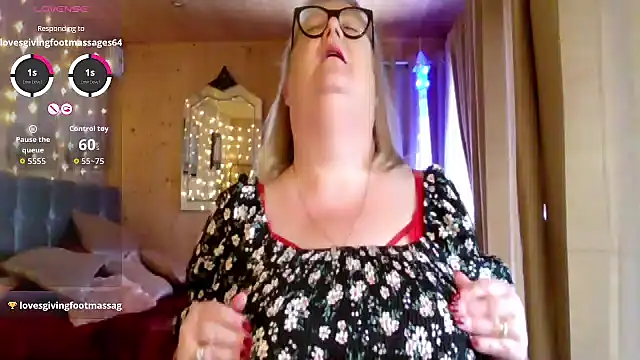 Curvy-Irish-CrystalX online show from April 20, 2026, 3:35 pm