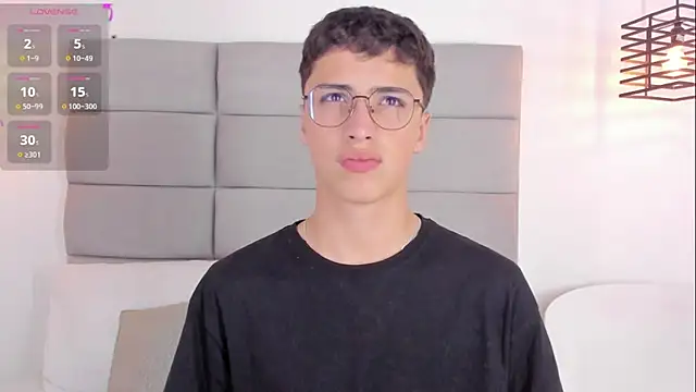 JoshClaarktt online show from April 19, 2026, 4:02 am