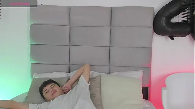 JoshClaarktt online show from April 9, 2026, 4:03 am