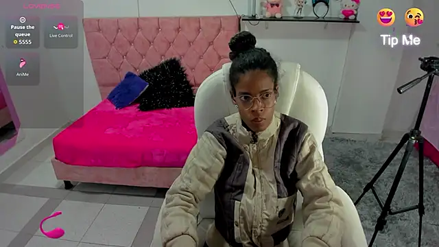 Thianahornyy online show from December 15, 2025, 9:59 am