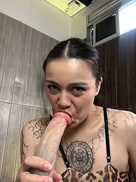 Adelaindiamond  online show from April 20, 2026, 12:30 pm