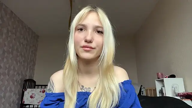 ZaidaCastonguay online show from December 21, 2025, 11:23 am