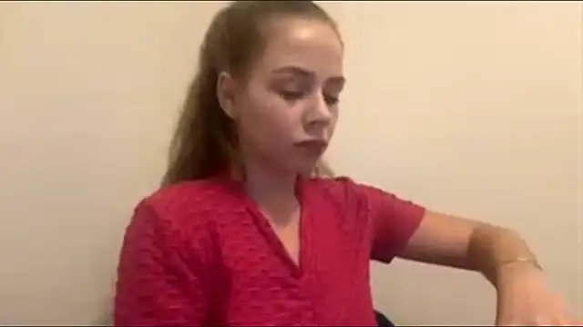 Snapshot of GinnyVanlaere chatting on December 18, 2025, 2:16 am GinnyVanlaere online show from December 18, 2025, 2:16 am