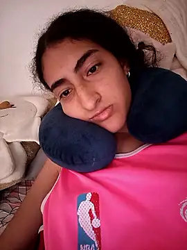 LindaRojas online show from December 16, 2025, 7:40 pm