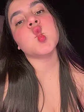 Snapshot of Ivy_19 chatting on December 17, 2025, 9:09 pm Ivy 19 online show from December 17, 2025, 9:09 pm