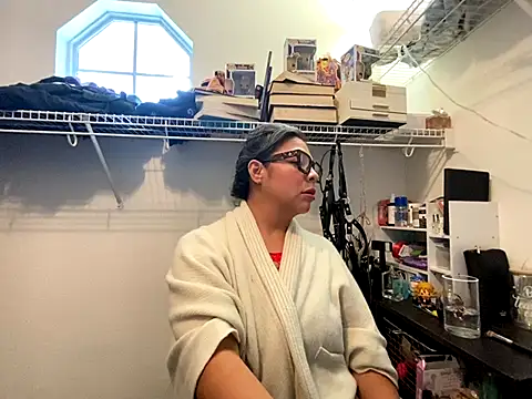 Snapshot of BettyWhispers chatting on December 21, 2025, 6:42 pm BettyWhispers online show from December 21, 2025, 6:42 pm