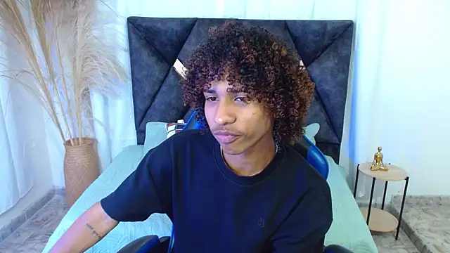 angelll18  online show from January 5, 2026, 8:45 pm